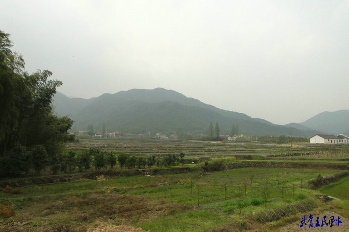 左边护砂环抱图--此地龙穴群山环抱罗城周密，明堂宽 ...