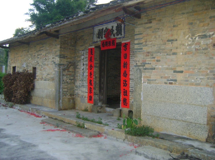坐乾戌骑缝厅厦，左右两水前出水口.jpg