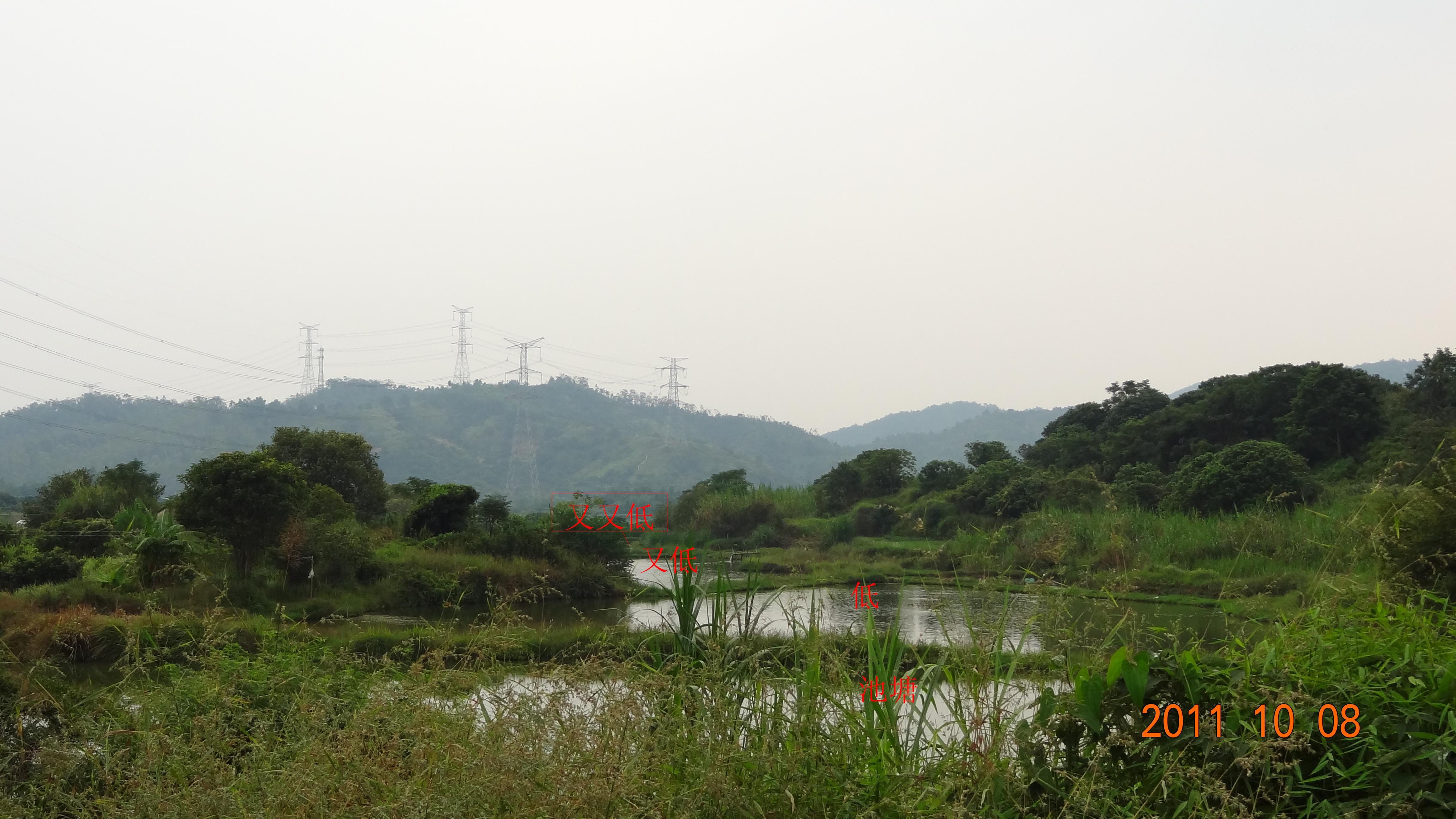 小山脚下看明堂.JPG