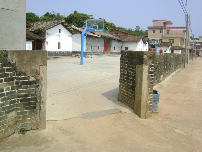 右边门丙巳骑缝方，坐乾正针.jpg