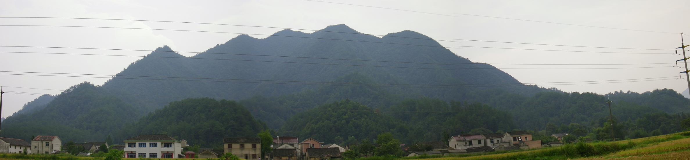 1.龙帐来龙父母山和峦头.JPG