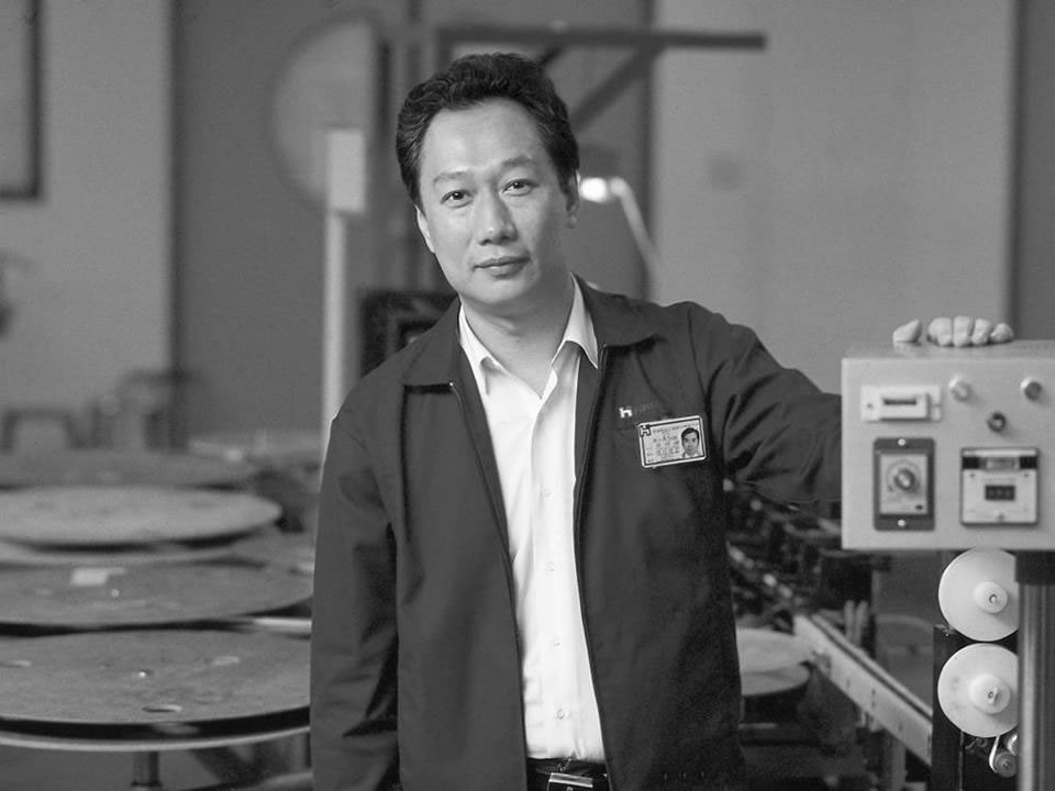 郭台銘，28歲靠母親標會的10萬元創立鴻海，成為全球競爭者膽寒的「價格殺手」。