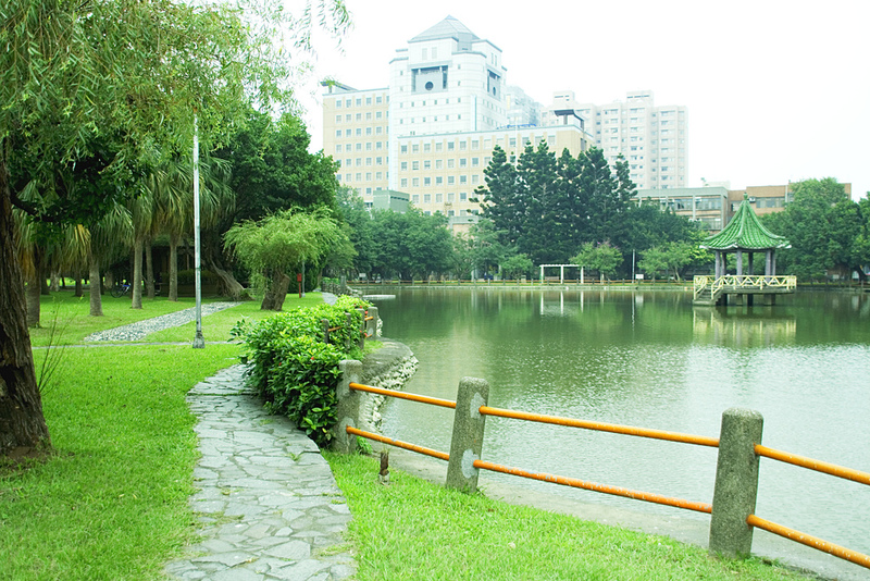 台大校總區醉月湖3.jpg