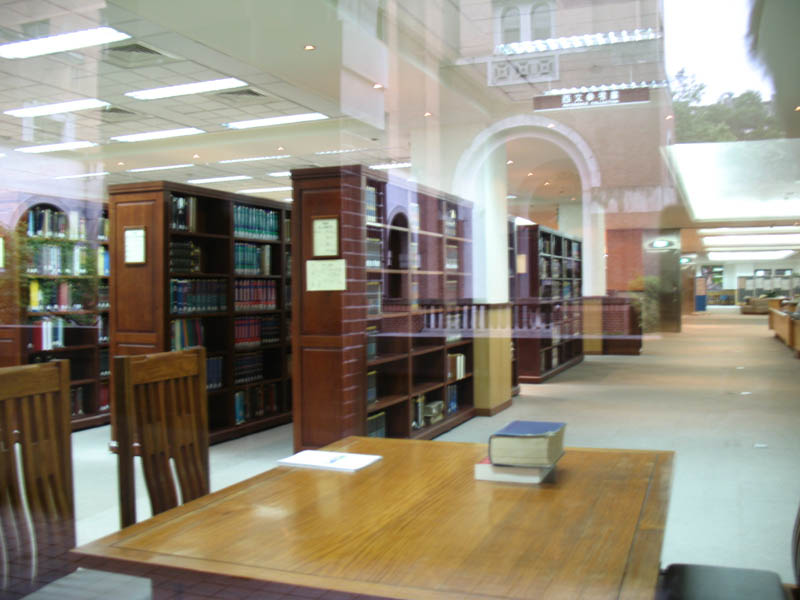 台大圖書館內景1.jpg
