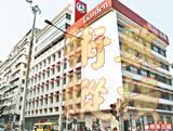 今 天 ， 以 不 準 時 聞 名 的 鐘 樓 還 在 。