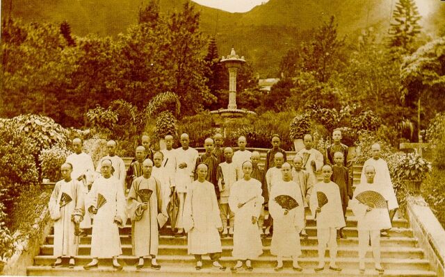 1869年香港市民瀏覽植物公園.jpg