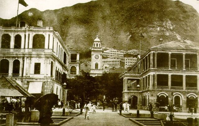 1895畢打街附近的外商行物業，右為怡和大樓.jpg