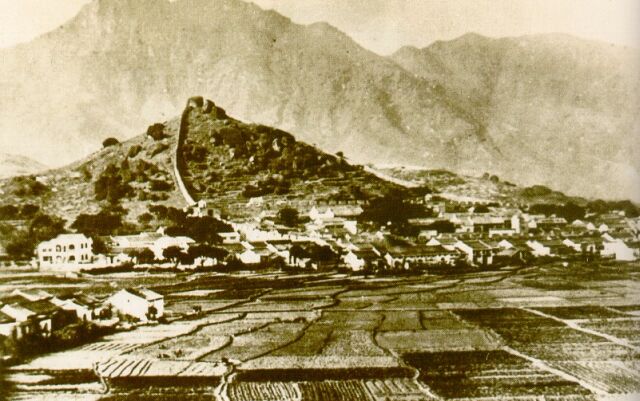 1924年九龍城岩和獅子山.jpg