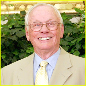 neil-armstrong-dies.jpg