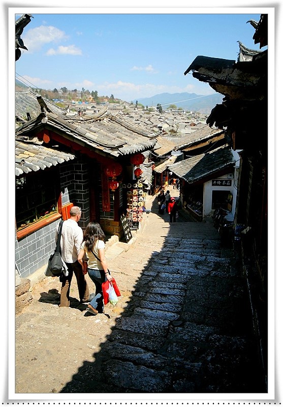 沒來過麗江古城..........沒關係，把她想成九份10倍大就好...