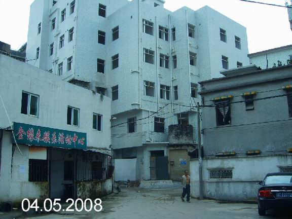 在2号店门口拍丑来口.JPG