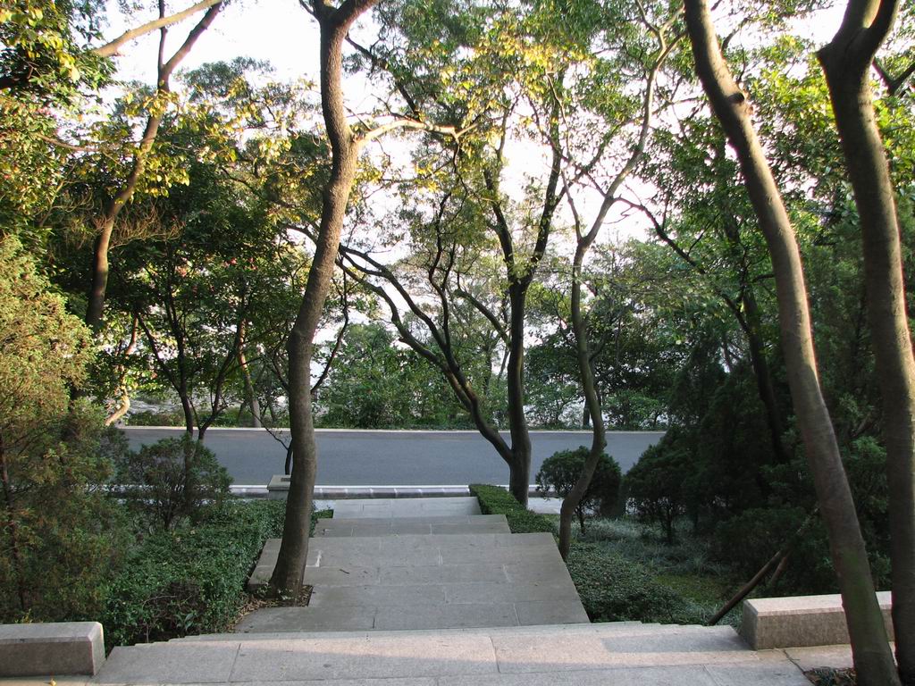 陶铸墓朱雀边.JPG