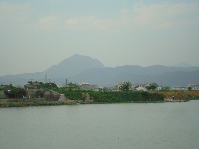 远看莲花山.JPG