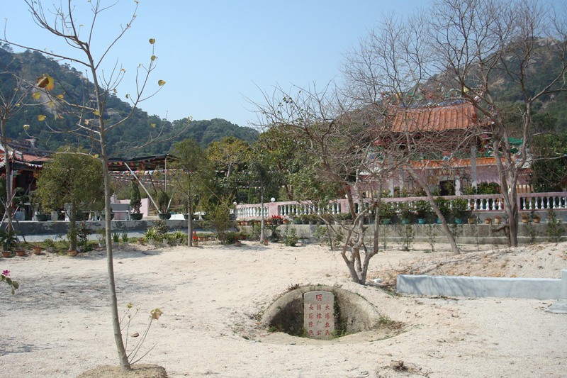 明墓.JPG