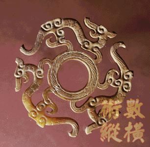 玉透雕三龍環形飾
