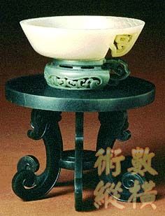碧玉架白玉杯